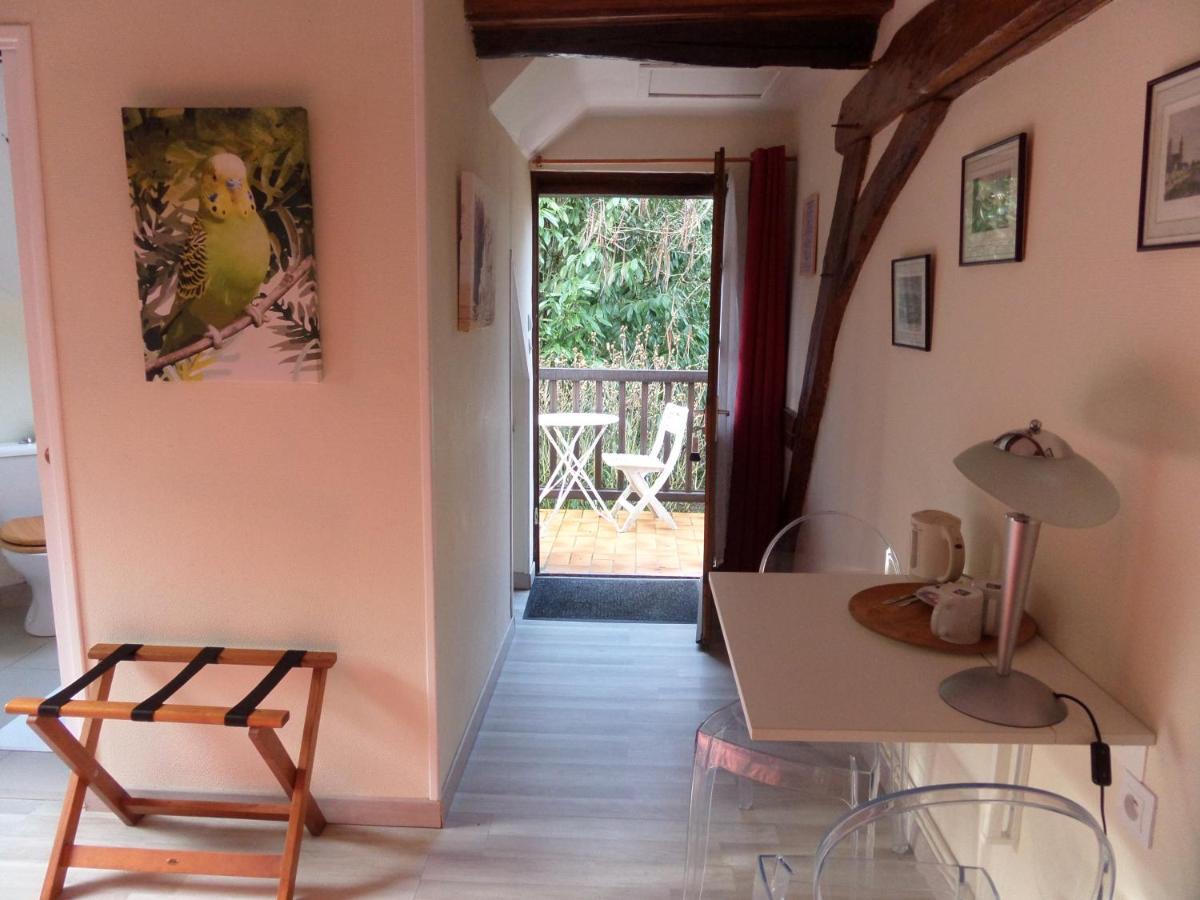 Le Moulin De La Planche Bed & Breakfast Cerelles Exterior photo