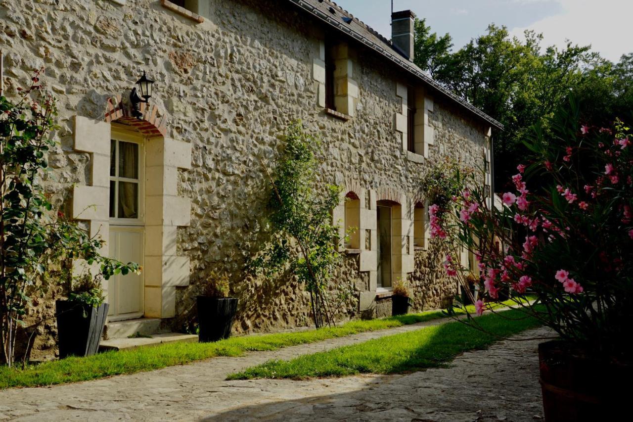 Le Moulin De La Planche Bed & Breakfast Cerelles Exterior photo